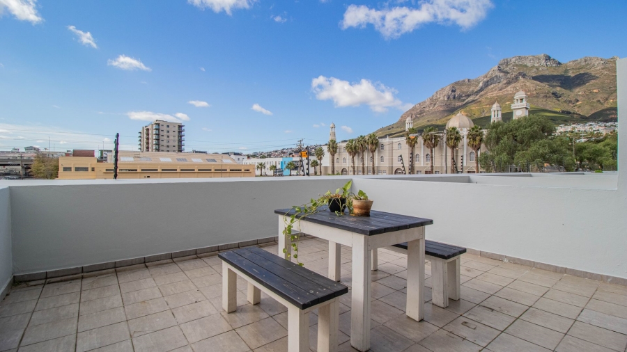 1 Bedroom Property for Sale in Zonnebloem Western Cape
